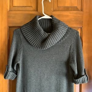 ATHLETA GRAY KNIT SHORT SLEEVE BUTTON COWL SWEATER